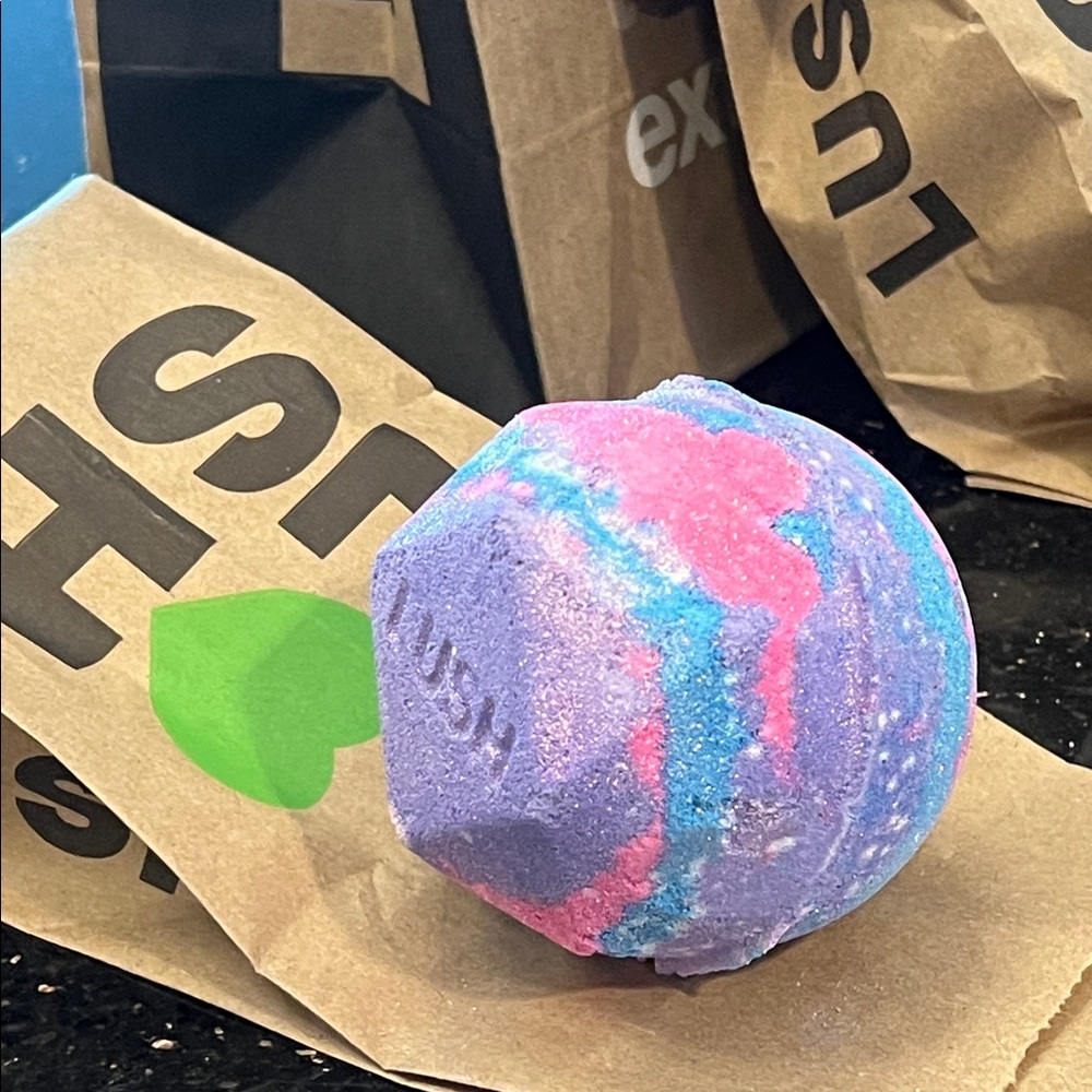 LUSH LIMITED EDITION SUGAR PLUM FAIRY BATH BOMB NEW - Picture 4 of 12